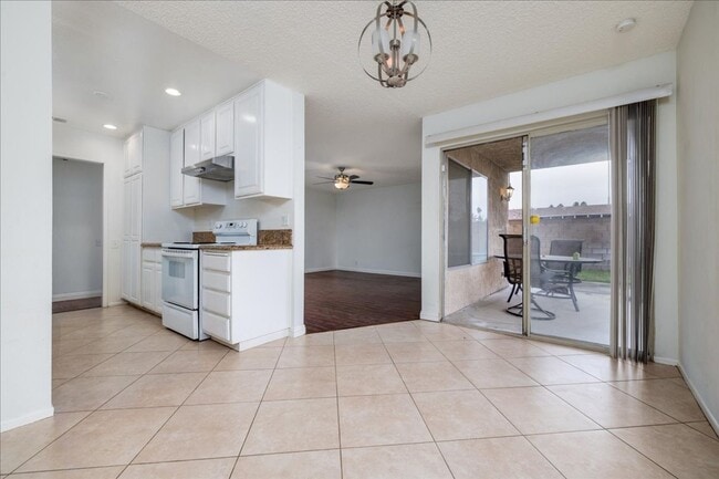 Foto del edificio - 3 Bed / 2 Bath Home with Two Car Garage!