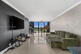 Building Photo - 1000 Parkview Dr