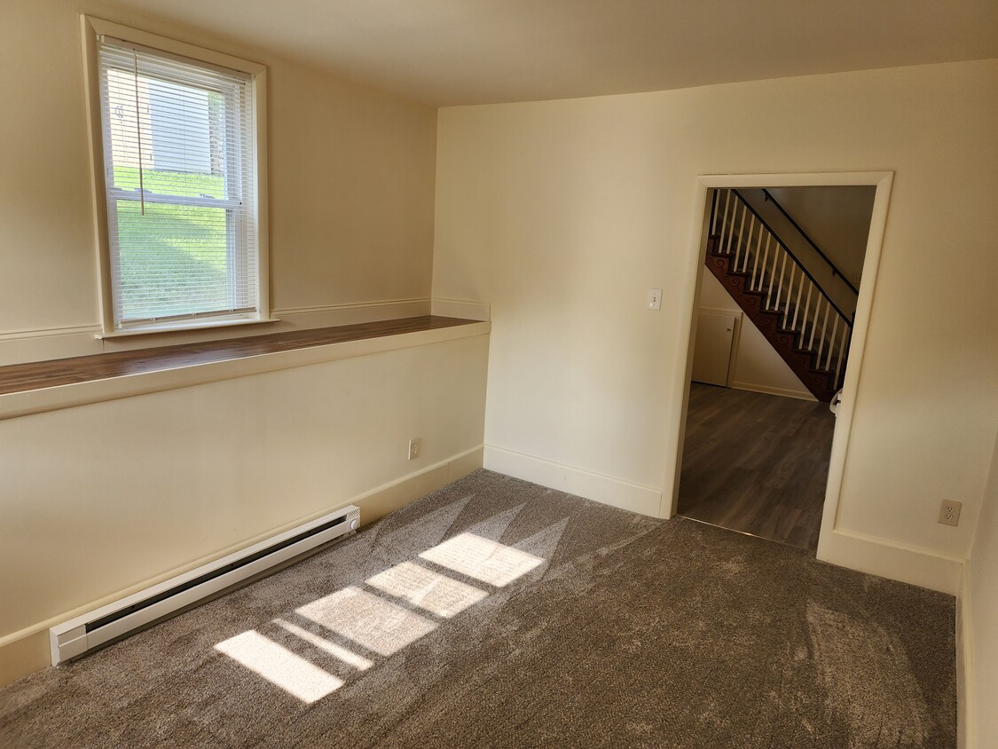 Livingroom (14×11) from front door - 309 Strasburg Ave