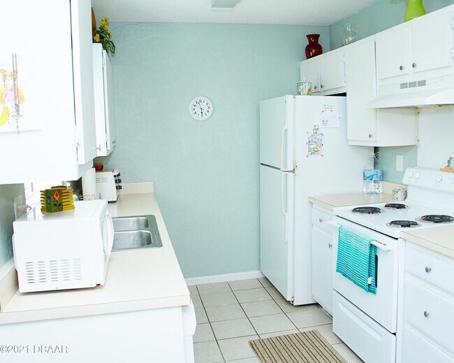 Kitchen - 840 Center Ave