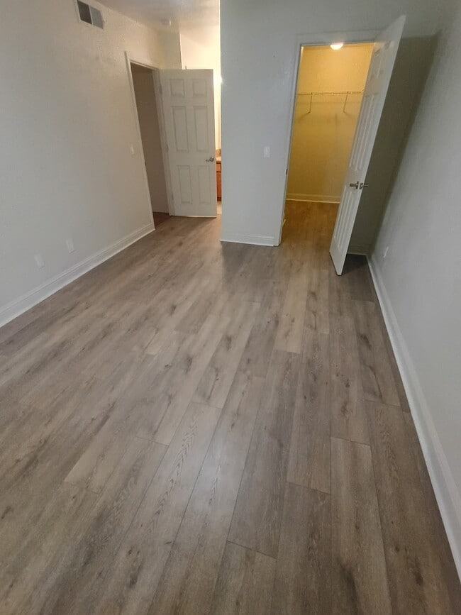 Building Photo - 2909 Huntington Blvd