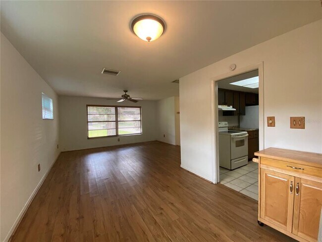 Foto del edificio - 2084 Ridgelane Rd