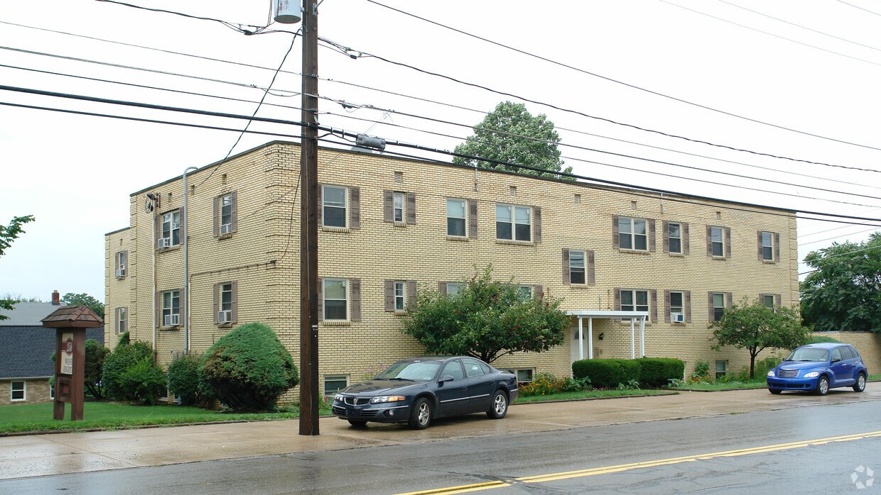 Building Photo - 2150 W 8th St