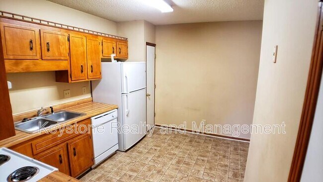 Building Photo - 706 Peachers Dr