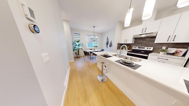 Building Photo - Beautiful 3 bedroom 2.5 bathroom townhouses for rent in Chappelle, SW Edmonton!