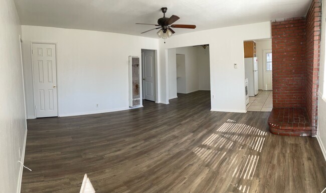 Building Photo - 1035 E Ave P 4
