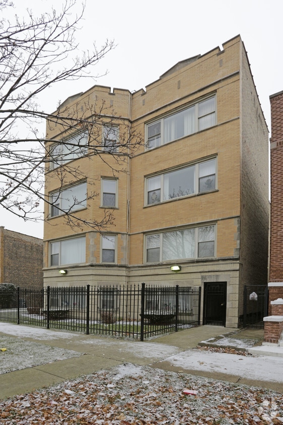 Building Photo - 6148-6152 S Sacramento Ave