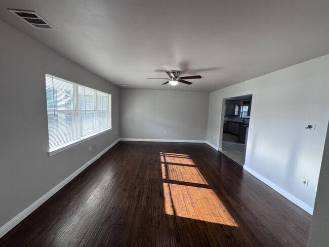 Building Photo - WONDERFULLY UPDATED 3 BEDROOM, 2 BATH, 2-CAR GARAGE RENTAL HOME IN CENTRAL GRAND PRAIRIE WITH SPA...