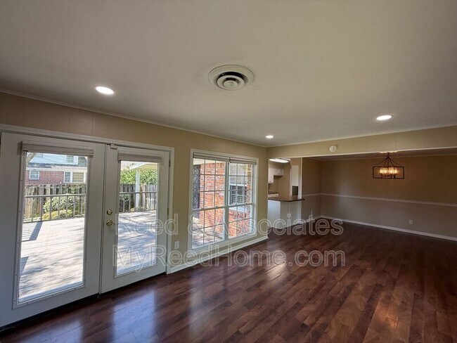 Foto del edificio - 5047 Howard Pl