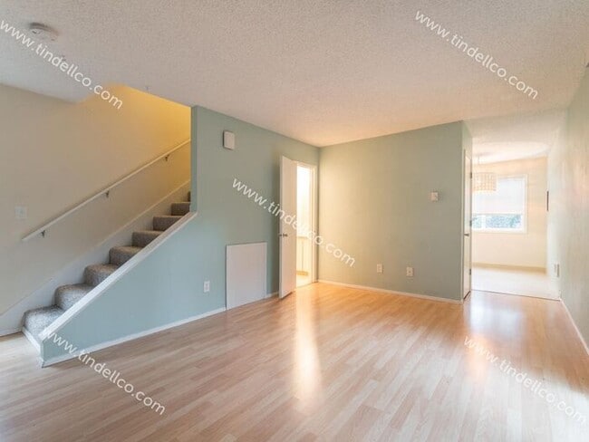Building Photo - Charming Townhouse Style Home in Multnomah...