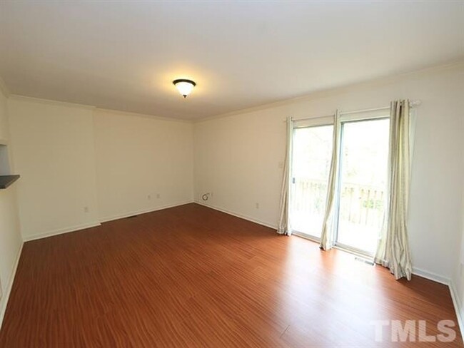 Building Photo - Chapel Hill / 3BR Townhouse Severin St. AV...