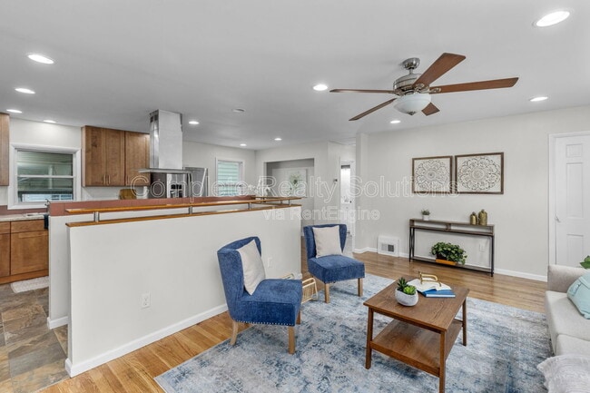 Building Photo - 9551 Cantwell Dr