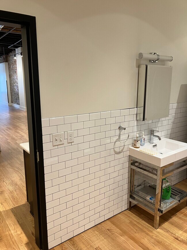 Foto del edificio - 430 E Locust St