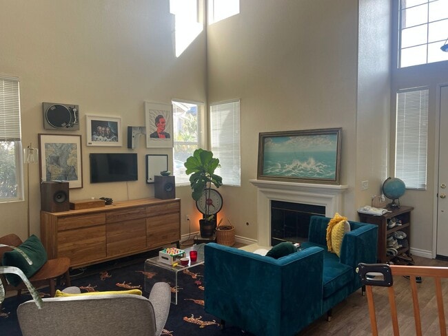 Building Photo - Great 2 Story 3 bed 2.5 bath near Guajome Lake in Oceanside