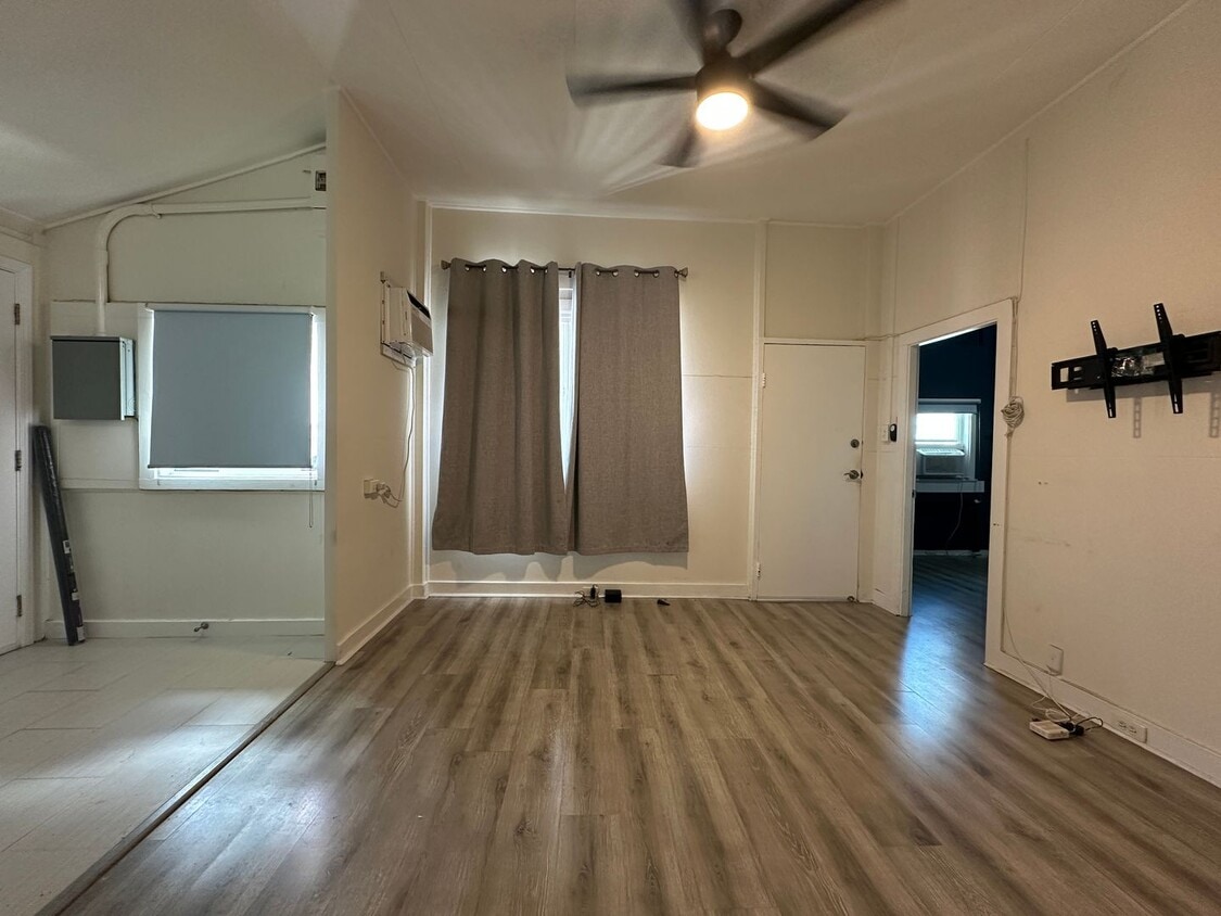 Primary Photo - 430 Liliha Ct Ln