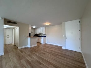 Building Photo - 576 N Bellflower Blvd