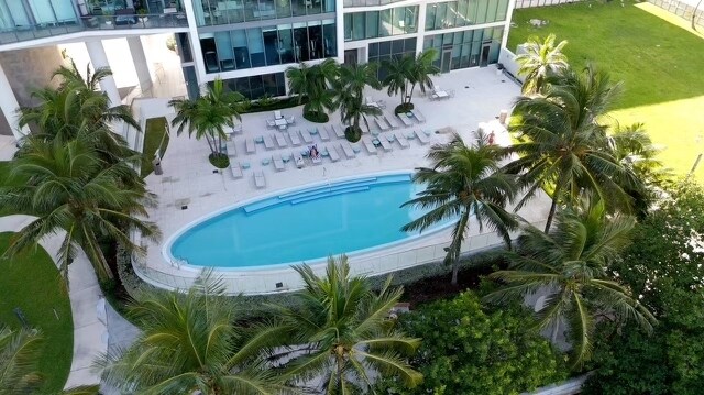 Foto del edificio - 460 NE 28th St