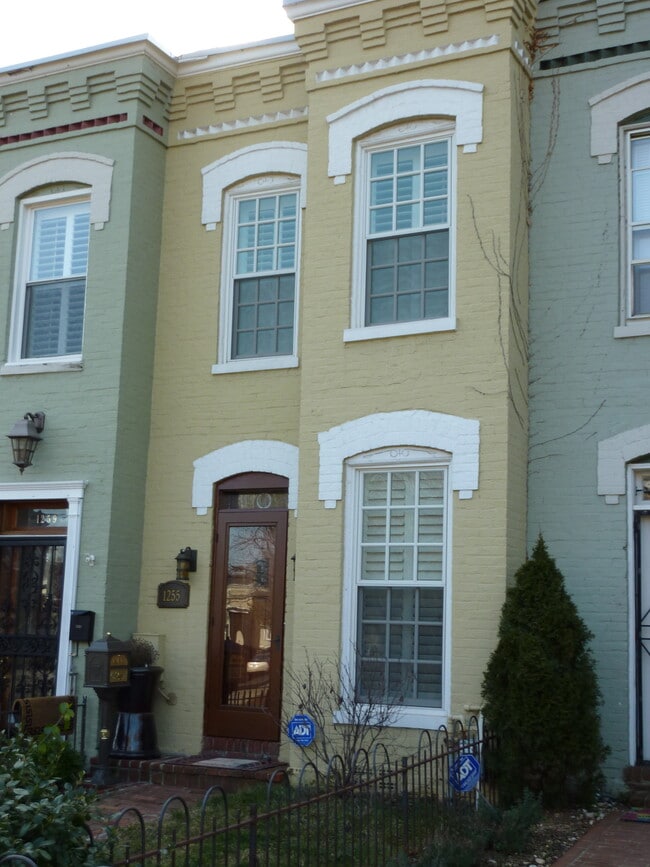 Building Photo - 1255 F St NE