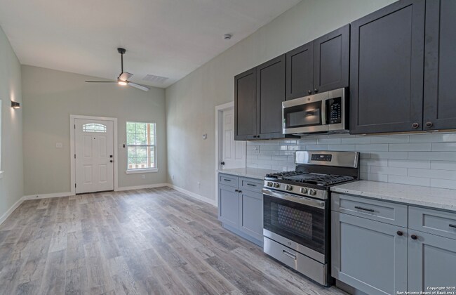 Foto del edificio - 210 N San Jacinto St