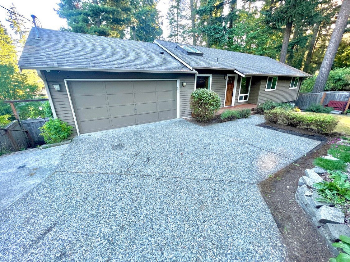 Primary Photo - Spacious and Serene: Stunning 4-Bedroom Re...