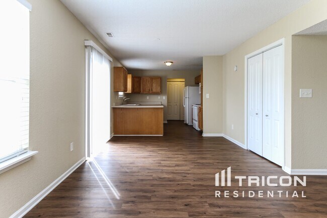 Foto del edificio - 1745 Perry Commons Blvd