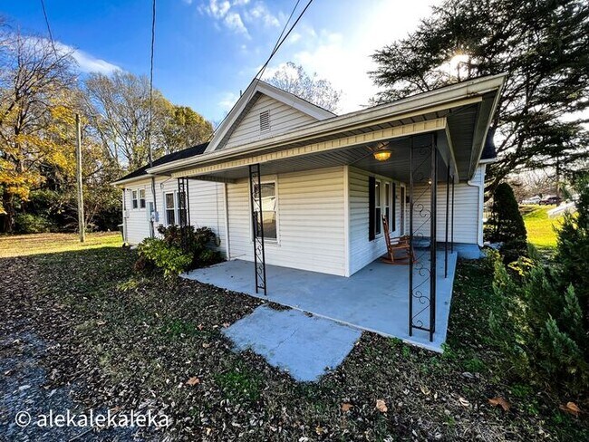 Building Photo - Adorable 2 Bedroom, 1 Bathroom in Eden - A...