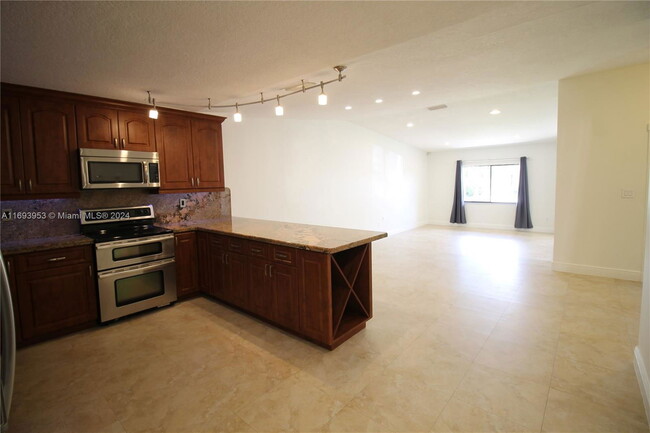 Foto del edificio - 19246 NW 64th Ct