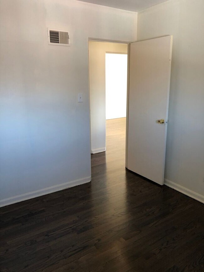 Building Photo - 1st Ardmore Properties