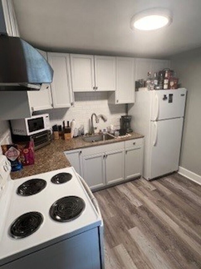 Foto del edificio - Charming 2 Bedroom Upper