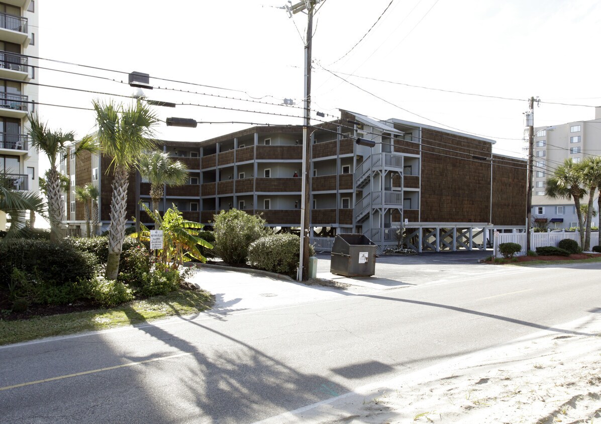 Palmwood Villas Apartments in North Myrtle Beach, SC