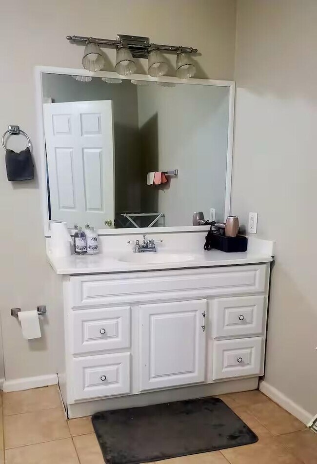 Building Photo - 2883 Myrtlewood Dr