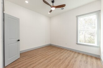 Building Photo - 704 S 1st St