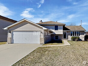 Building Photo - 1509 Bassett Dr