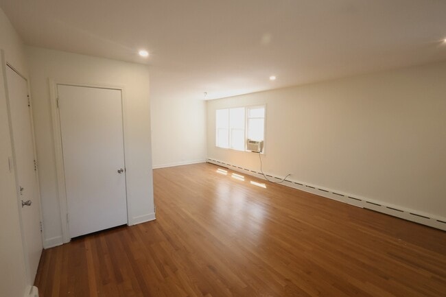 Foto del edificio - 2839 N Austin Ave
