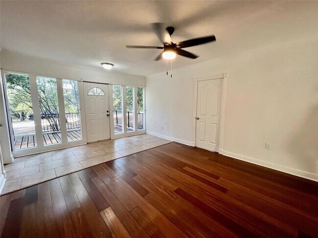 Foto del edificio - 15106 Mettle Dr