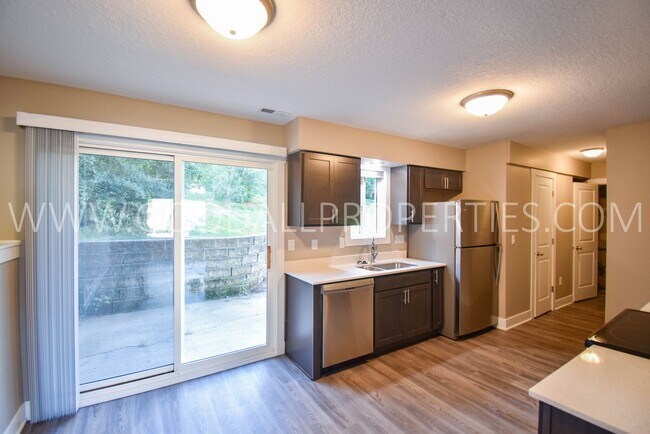 Foto del edificio - 3 bedroom 1.5 bath townhome in Van Meter