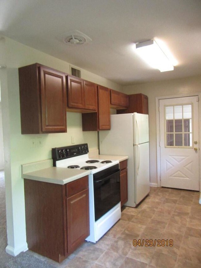 Building Photo - 4936 Springhill Dr
