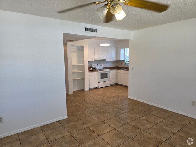 Building Photo - 3004 Oaklawn Ave