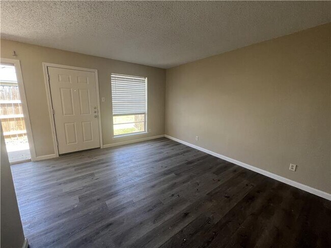 Foto del edificio - 2314 Andover Dr