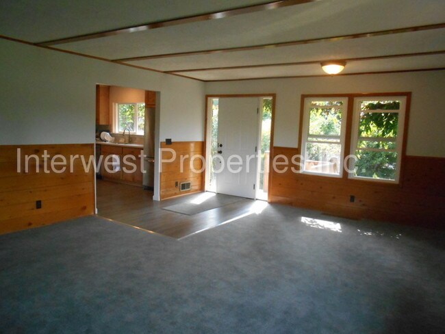 Building Photo - 5302 SE Logus Rd