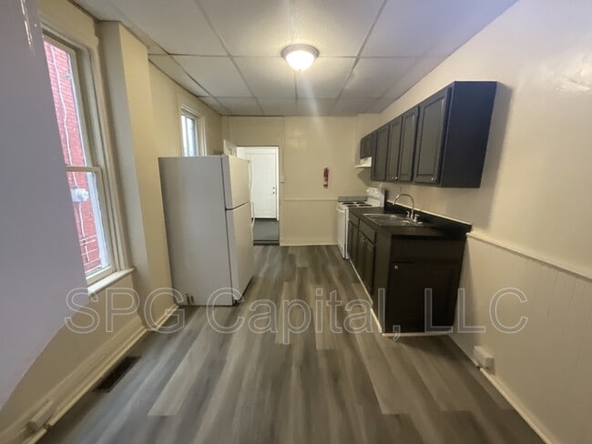 Building Photo - 644 Salem Ave