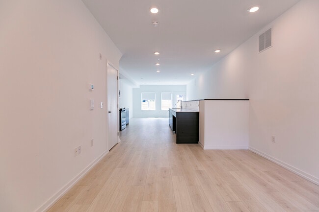 Building Photo - 1232 Lecount St