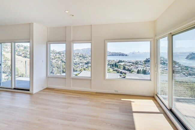 Building Photo - 25 Corinthian Ct