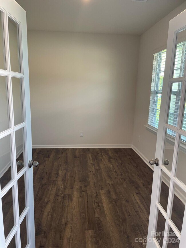 Foto del edificio - 519 Stroupe Rd