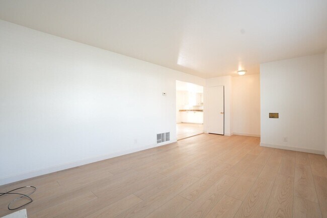 Foto del edificio - Centrally Located Four Bedroom Napa Home