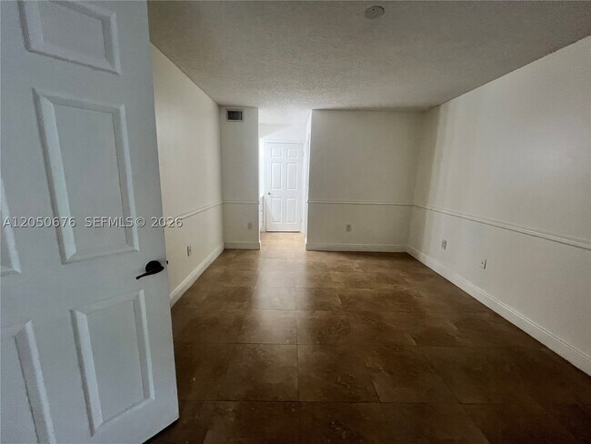 Building Photo - 442 NE 210th Cir Terrace