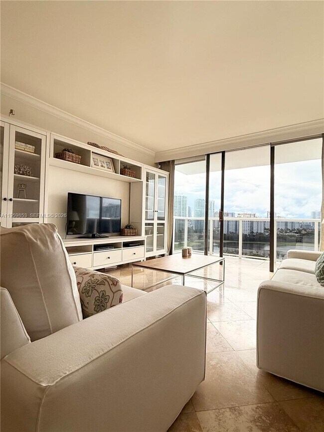 Foto del edificio - 3675 N Country Club Dr