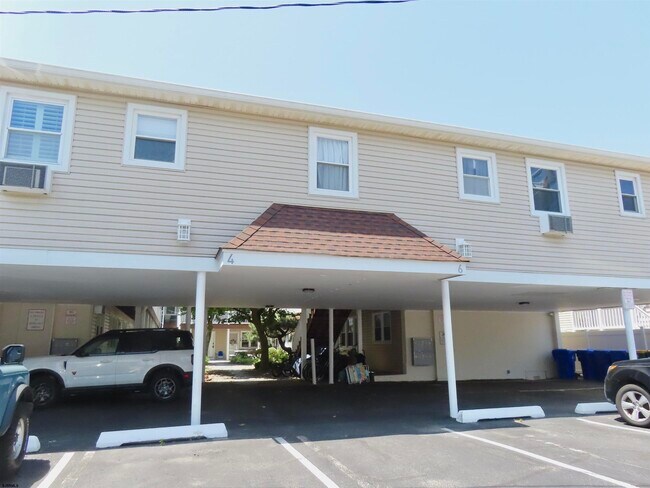 Foto del edificio - 6 N Newport Ave