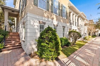 Building Photo - 520 Lanark Ct