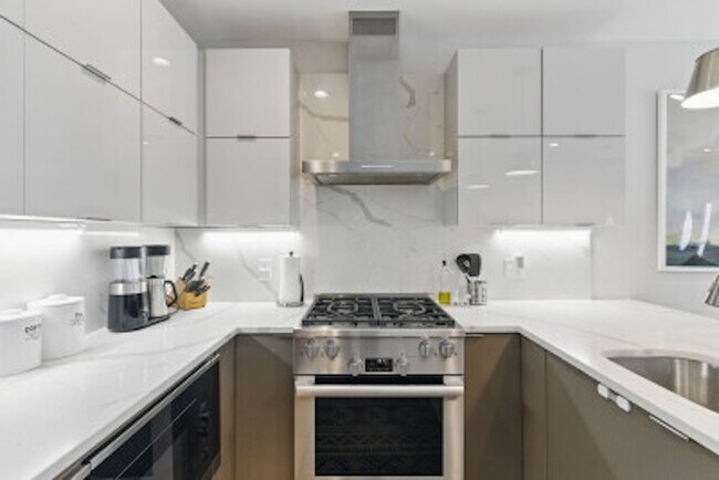 Building Photo - 54 Robey St